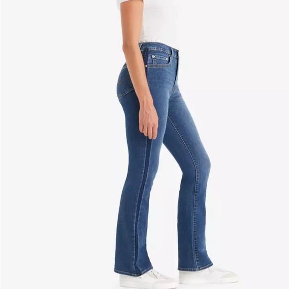 Levi’s 725 High Rise Bootcut Jeans - Picture 2 of 9